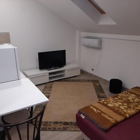 Aleksandrija 1 Ni Extérieur photo