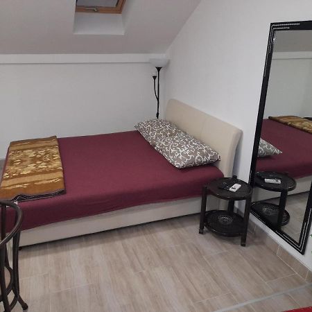 Aleksandrija 1 Ni Extérieur photo