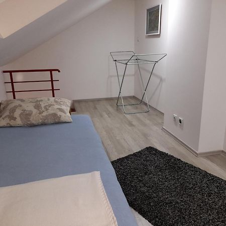Aleksandrija 1 Ni Extérieur photo