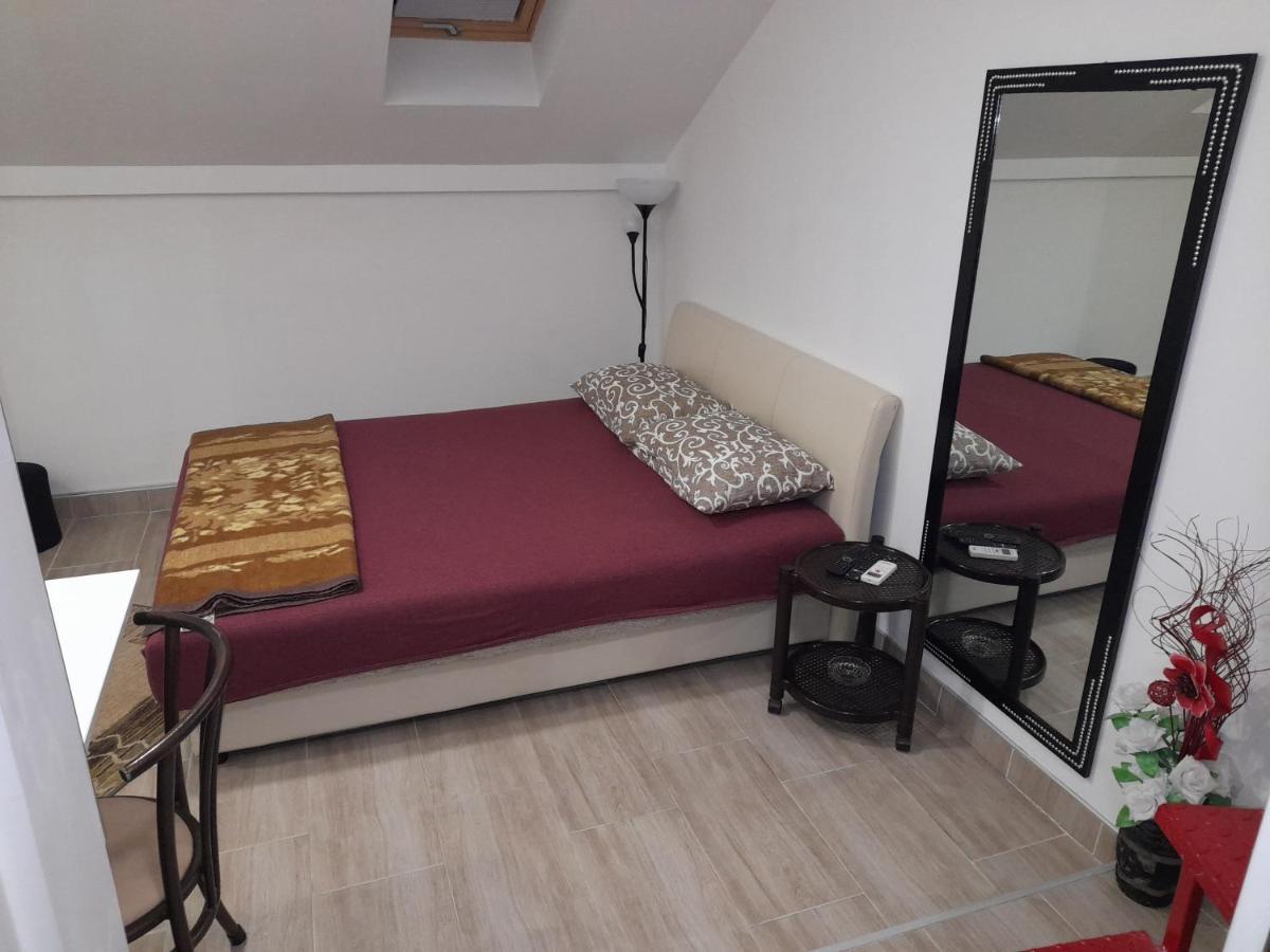 Aleksandrija 1 Ni Extérieur photo